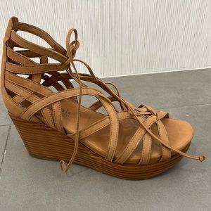 Gentle Souls by Kenneth Cole Joy Wedge Sandals in Camel